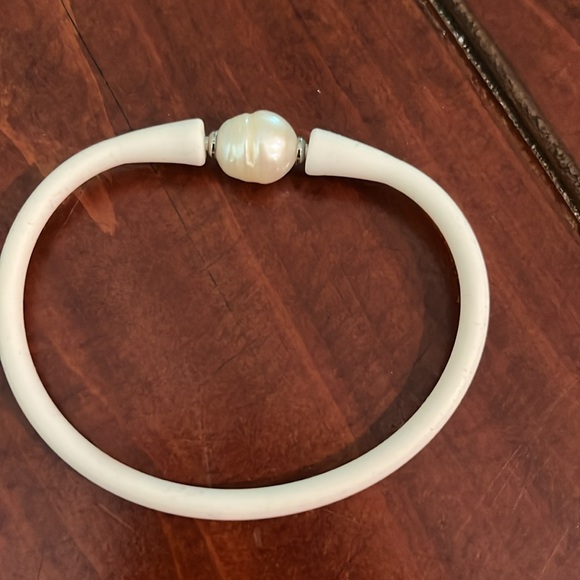 Bali Freshwater Pearl Silicone Bracelets - Picture 5 of 7